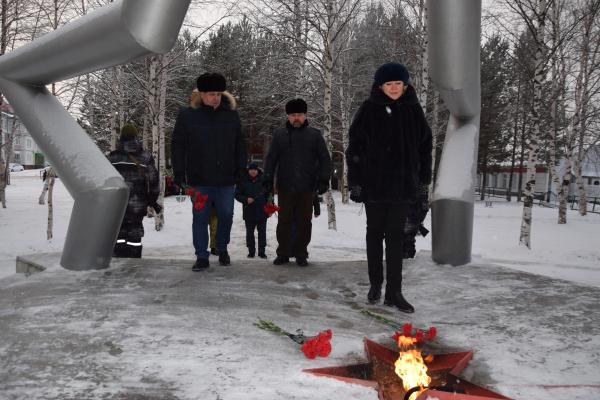 Минута молчания в память о всех безымянных героях страны