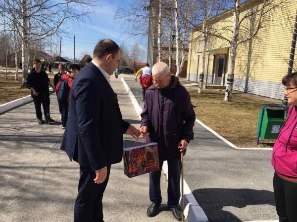 Поздравление ветеранов в поселке Высокий